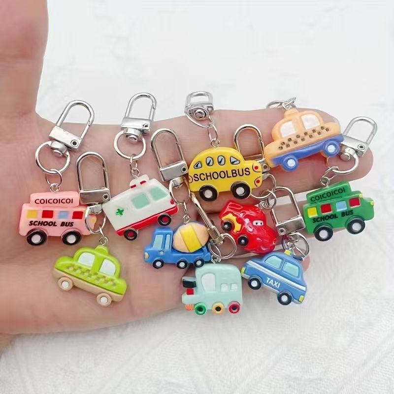 Car Accessories - พวงกุญแจรถการ์ตูนเรซิน 10 ชิ้น เหมาะสำหรับตกแต่งกระเป๋าเดินทางและโทรศัพท์มือถือ เป็นตัวเลือกที่ดีที่สุดสำหรับของขวัญ